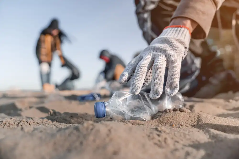 Plasty v mori - Odpad z pláží